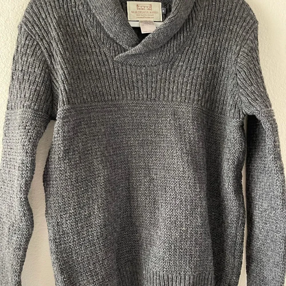 Irish Aran sweater market virgin‎ wool sweater